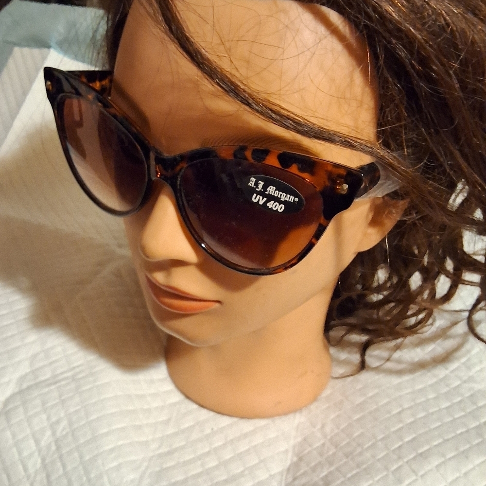 AJ. Morgan Tortoise Shell cat eye sunglasses NWT - Picture 7 of 9
